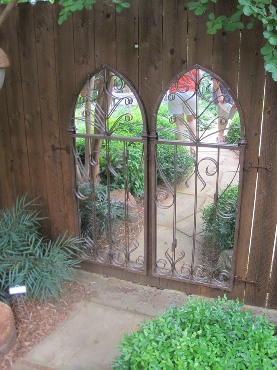 Зеркала в садовом интерьере